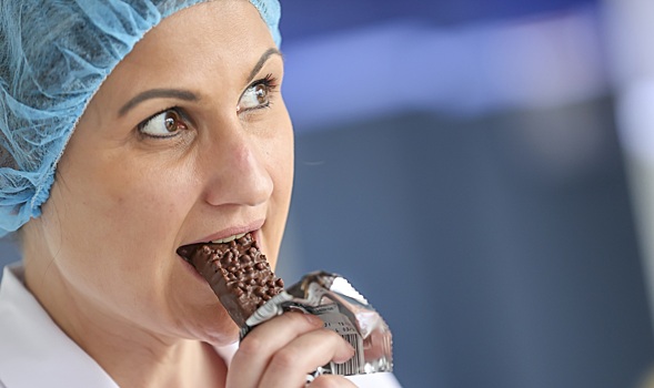 Диетолог рассказала, кому лучше отказаться от протеиновых батончиков