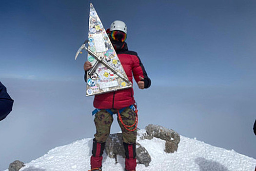 Дагестанский лейтенант ОМОНа взошел на Эльбрус