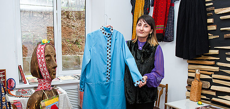 Ижевские дизайнеры: как Дарали Лели возрождает удмуртскую культуру с помощью платьев