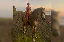 Модель Валентина Иванова опубликовала фото в купальнике на пляже