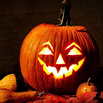 Украинцы просят Зеленского сделать Хэллоуин официальным праздником страны