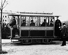 На Большой Покровской выставили старинный трамвай