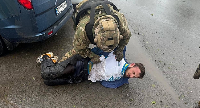 Стало известно, что везли напавшие на украинских полицейских военные