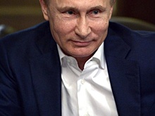 Путин подарил свой портрет студенту из Зауралья