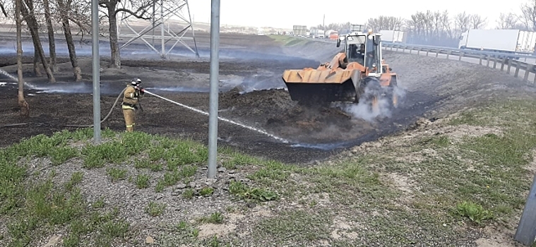 В Ростовской области из-за пожара перекрыли трассу М-4 «Дон»
