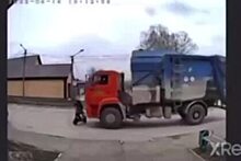 Россиянин на мусоровозе сбил ребенка на электросамокате и попал на видео