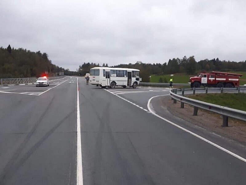 Пять человек пострадали в ДТП с автобусом в Свердловской области