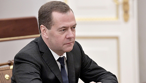 Медведев: "Единая Россия" обновляется и молодеет