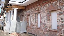 Входной портик с колоннами вновь появился у дома на ул. Чернышевского, 58 в Вологде