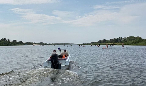 Инспекторы ГИМС обеспечили безопасность 130 SUP-серферов под Волгоградом