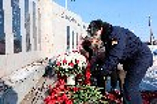 Сотрудники УФСИН России по Республике Саха (Якутия) приняли участие в церемонии возложения цветов к мемориалу «Журавли над Ильменем»