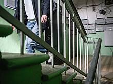 Мужчина надругался над российской школьницей в подъезде ее дома