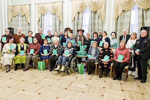 В столице презентовали книгу от участников "Московского долголетия"
