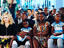 Мадонна приехала на открытие своей детской больницы в Малави