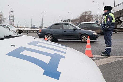 Движение затруднено на юго-западе Москвы из-за ДТП с участием грузовика