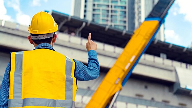 Число вакансий в строительстве и недвижимости снизилось за год на 27%