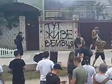 Дело Гандзюк: в Херсоне активисты атаковали полицию, госадминистрацию и дом подозреваемого