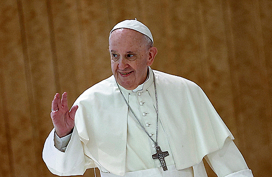 СМИ сообщили о возможном отречении папы Франциска
