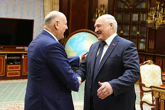 Лукашенко на встрече с президентом Абхазии Асланом Бжанией обнял его и назвал Хасаном