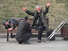 Жильцы дома в Смоленске жалуются на захват подъезда попрошайками