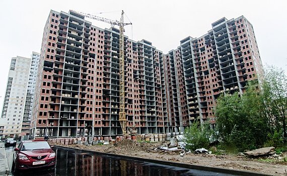 Перекос "Золотой середины": в одном компенсационном доме уже делят квартиры, а второй — не спроектировали