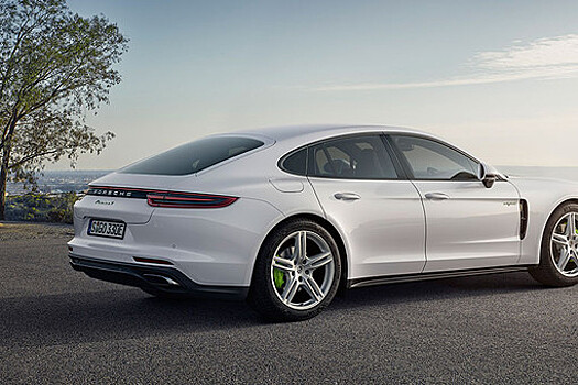 Porsche представит гибридную Panamera 4 и гоночный 911