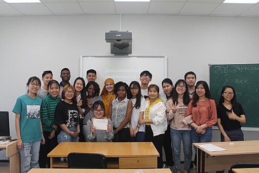 Студенты из Вьетнама и Ганы познакомились с историей славянской письменности