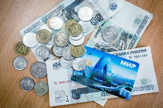 Девочка-подросток в Новосибирске нашла банковскую карту и стала фигурантом уголовного дела из-за 800 рублей