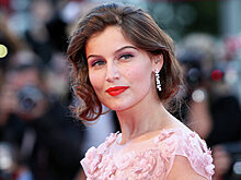 Летиция Каста открыла рождественские витрины универмага Printemps в Париже