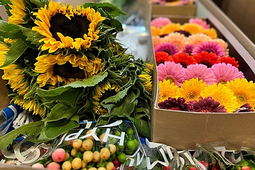 На Урал к 1 сентября завезли 400 тонн цветов, в 2 раза больше, чем в 2024 году