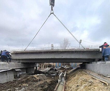 Капитальный ремонт моста через реку Разазовку ведется по графику
