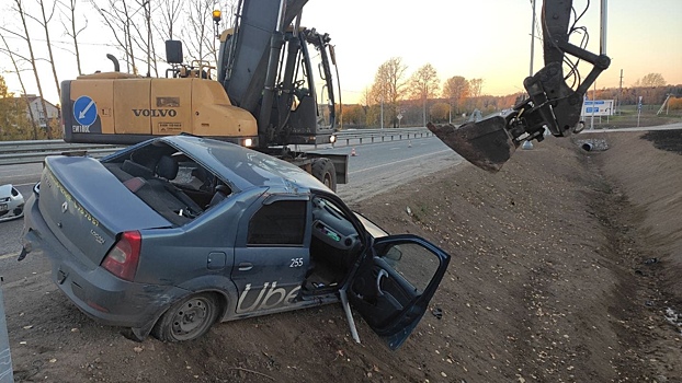 Такси, легковушка и экскаватор столкнулись в Вологодском районе: есть погибшие