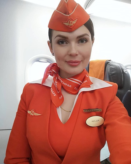 В конкурсе "ТОП стюардесс" 2017 года победила Полина Сметанина из авиакомпании "Аэрофлот".