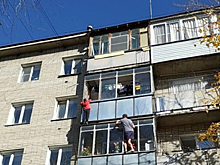 Житель Бердска спас школьника, повисшего на балконе 4 этажа