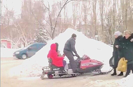 Жители Балакова пересели на снегоходы