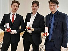 Школьники из Ялуторовска получили знаки отличия от губернатора