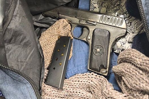 В Оренбургской области задержали мужчину с оружием и изумрудами