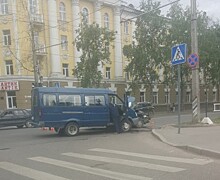 В Вологде в пятницу днем на перекрестке Мальцева-Октябрьская произошло ДТП