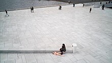 «Игра наблюдения и воображения»: как уличный фотограф из Испании борется со скукой