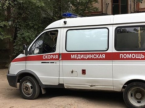 В Заводском районе Саратова водитель Lada Kalina протаранил фонарь