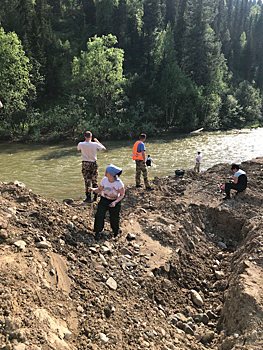 Инспекторы нашли еще одну пожелтевшую из-за золотодобытчиков кузбасскую реку