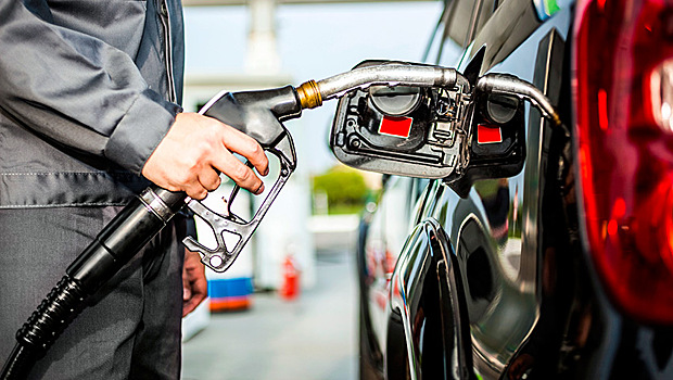 Эксперт назвал стоимость бензина к сентябрю