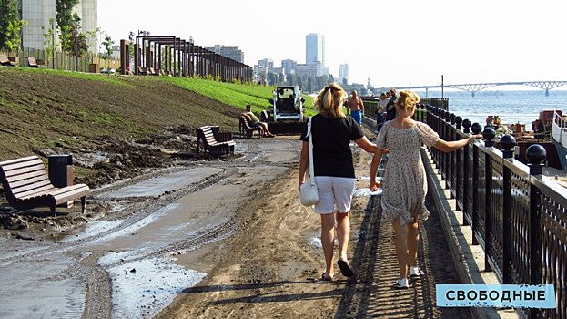 На новой набережной в Саратове смыло тротуар и газон