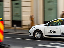В Амстердаме таксистов записали в штат Uber через суд