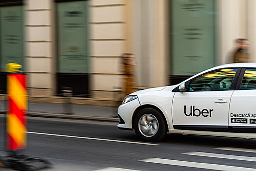 В Амстердаме таксистов записали в штат Uber через суд