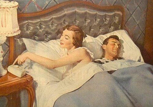 С какой стороны муж должен спать от жены