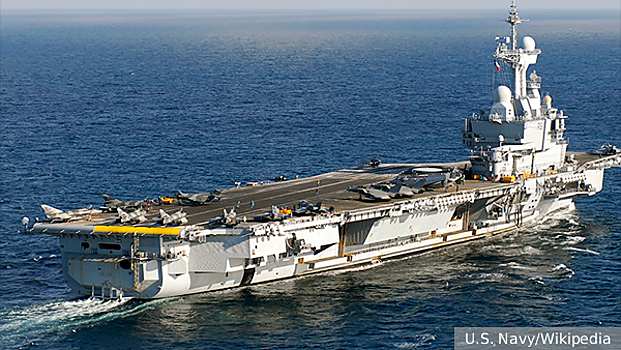 Беспилотник попытался приблизиться к атомному авианосцу Франции