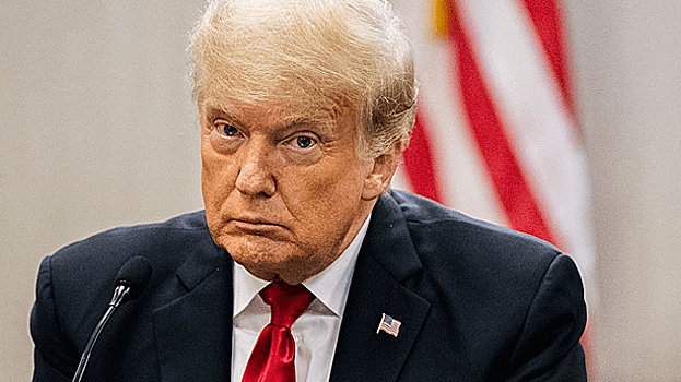 Трамп подал в суд на своего бывшего адвоката