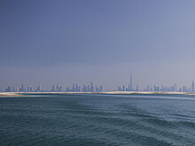 В Дубае туристов обслужат в плавучем супермаркете