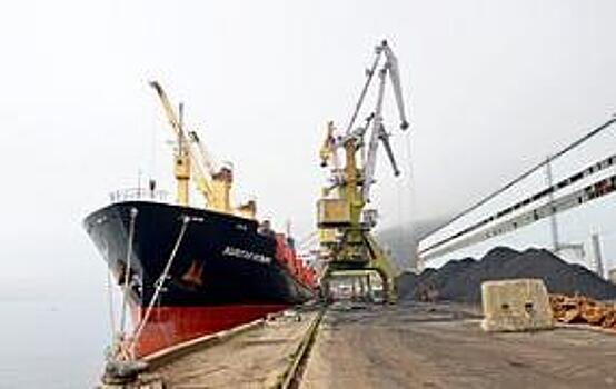 Разрушенную дорогу в морской порт Магадана реконструируют за 800 млн рублей